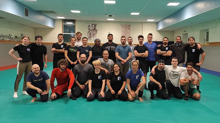 Men and Women training together in team Tallàe Fer